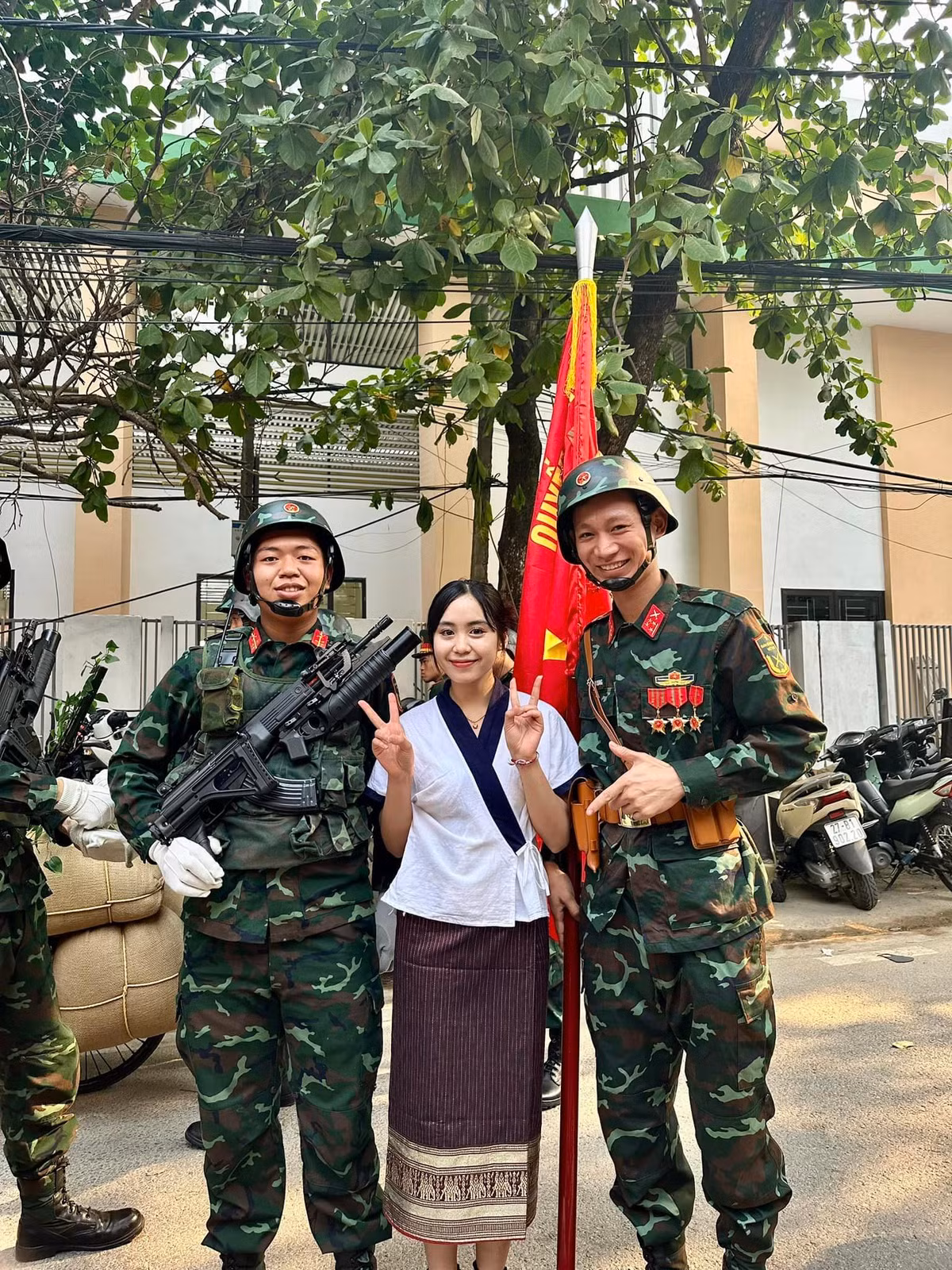 Những video nói tiếng Việt như người bản địa của cô nàng đã thu hút rất nhiều sự chú ý của netizen. Cô gái trẻ sử dụng vốn Tiếng Việt mình có để lập kênh Tiktok kết nối hai nước Việt Nam và Lào.