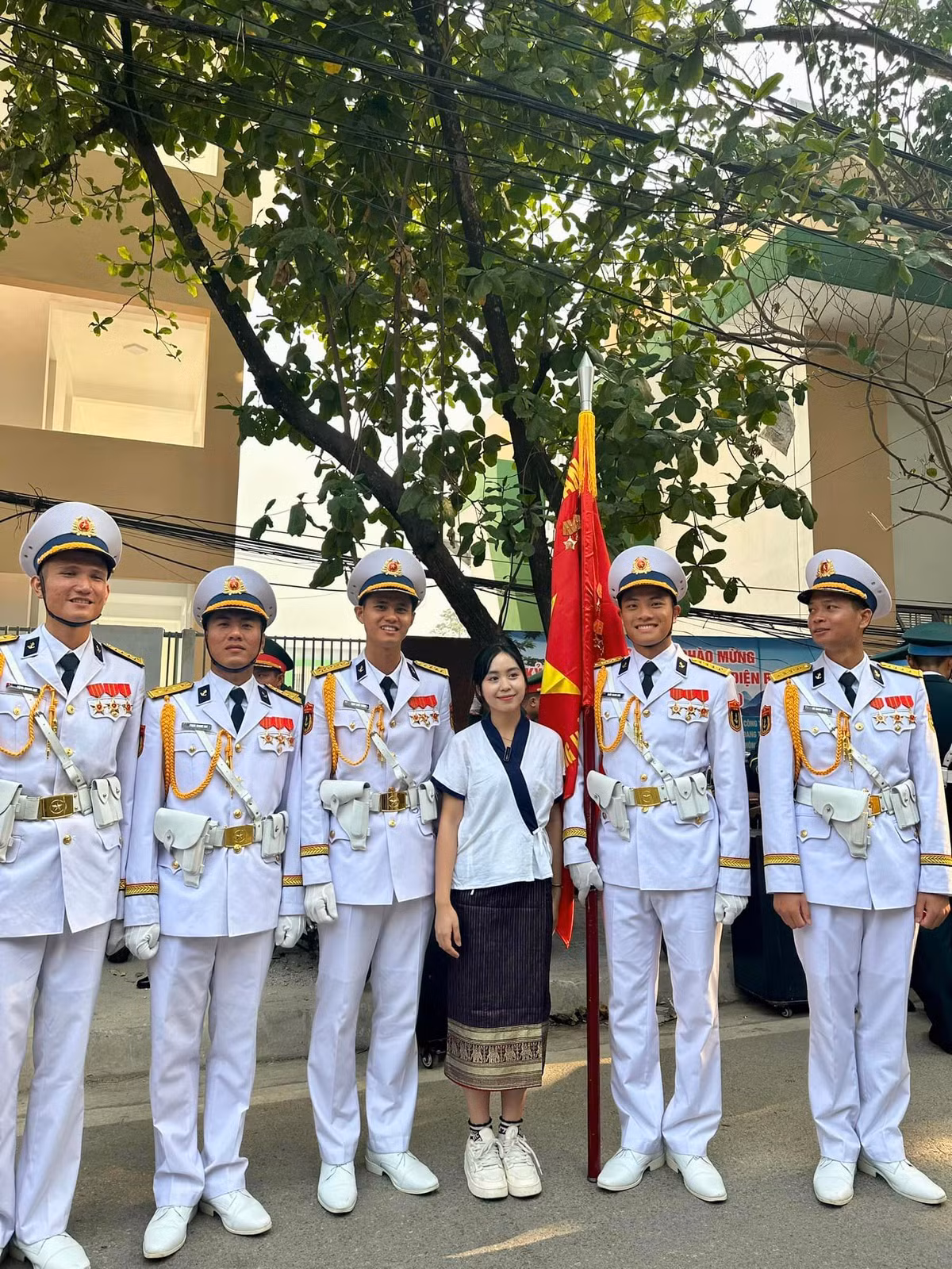 Cô gái nói trên là Maysaa Bouavone Phanthaboouasy (SN 2001 tại Lào) hiện là sinh viên năm cuối khoa Kinh tế, trường Đại học Công nghiệp Quảng Ninh.