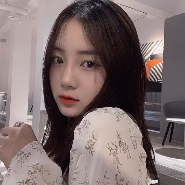 Cô bạn được mọi người yêu mến bởi vẻ ngoài xinh xắn, dễ thương.