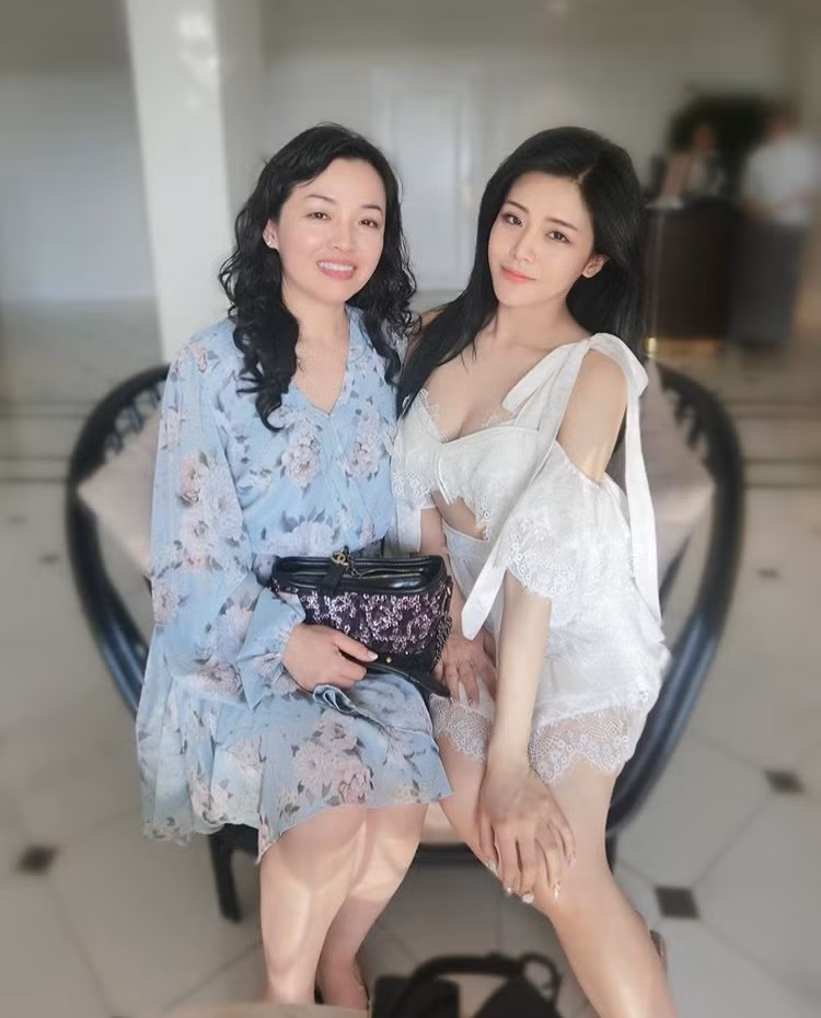 Ông Thoại Linh hiện đang định cư tại Úc và đã kết hôn.