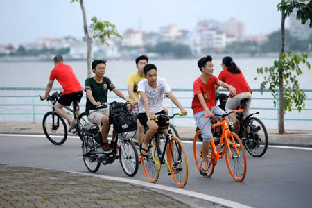 Tranh cai du doi viec xe dap khong phanh bi phat toi 300.000 dong