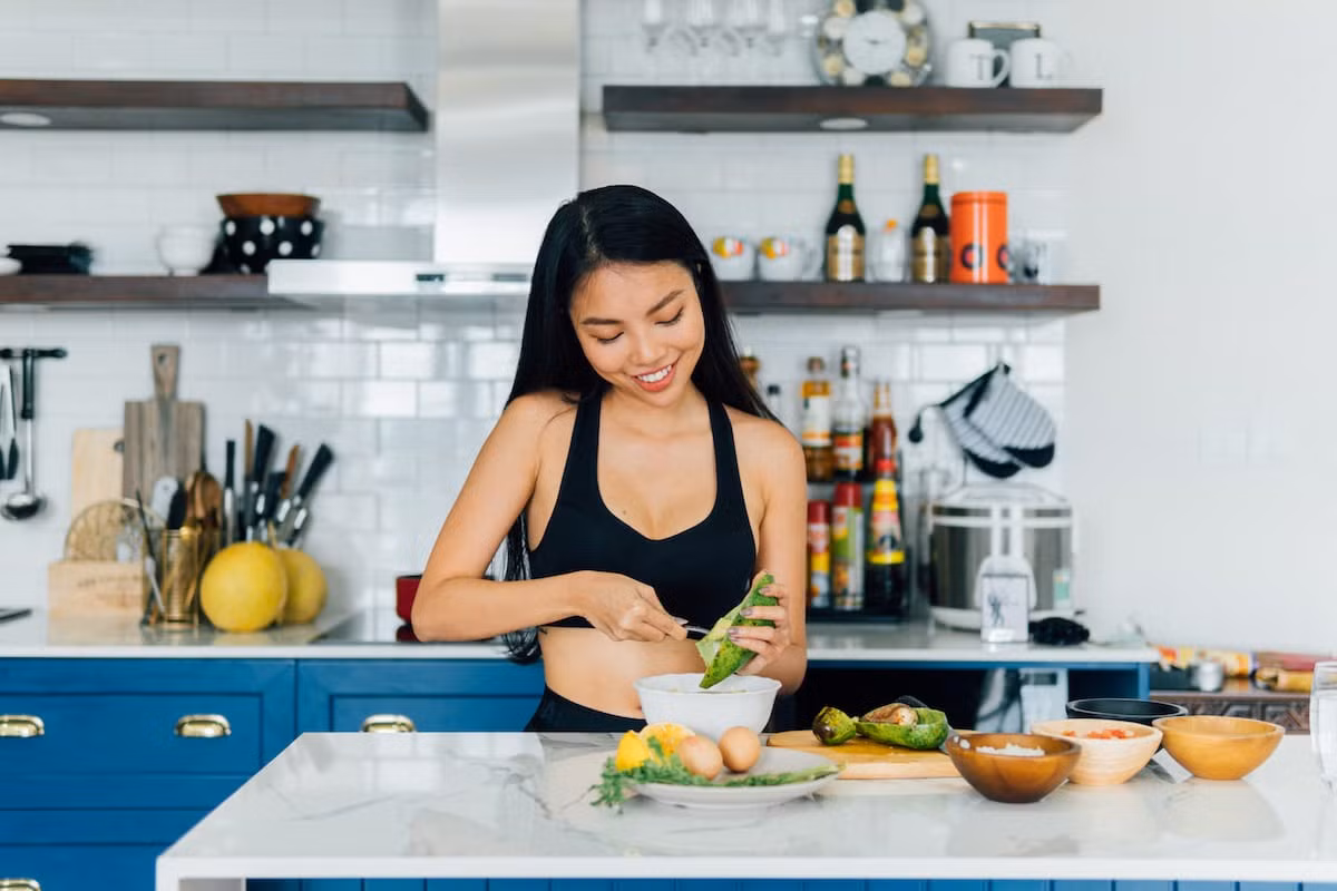 Thời điểm đó, nữ PT online - Linn Nguyễn luôn tự ti vì chỉ nặng 36kg, bị người yêu cũ chê "quá nhỏ bé, thiếu quyến rũ, sexy".