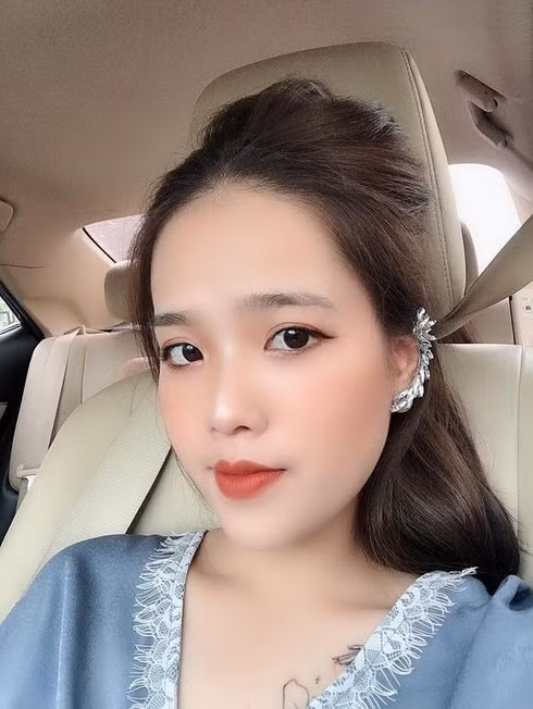 Dù có nhan sắc xinh đẹp nhưng sau dòng trạng thái đầy ẩn ý, Huyền My cũng mất điểm hoàn toàn trong mắt người hâm mộ bởi quá sân si. Dưới phần bình luận, fan cho rằng đời còn dài, không ai biết trước được điều gì nên hot girl không nên đắc ý.