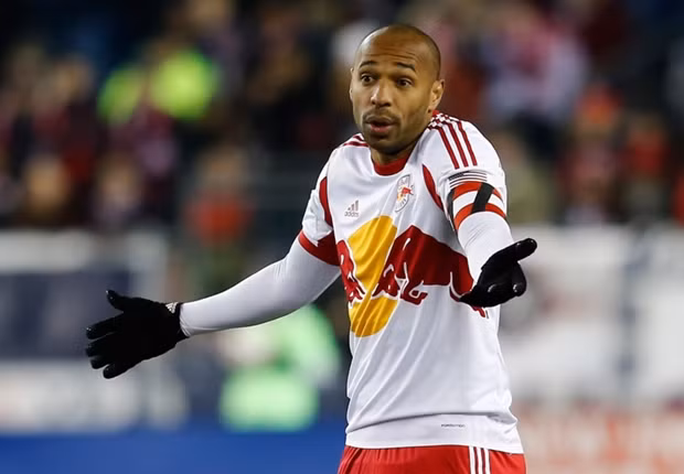 Thierry Henry rời xa sân cỏ ở tuổi 37 trong màu áo của New York Red Bull. Trong sự nghiệp của mình, Henry đã thi đấu cho Monaco, Arsenal, Barca và New York Red Bull. Ngoài ra anh còn thi đấu trong màu áo của ĐT, giành chức vô địch World Cup 1998 và Euro.