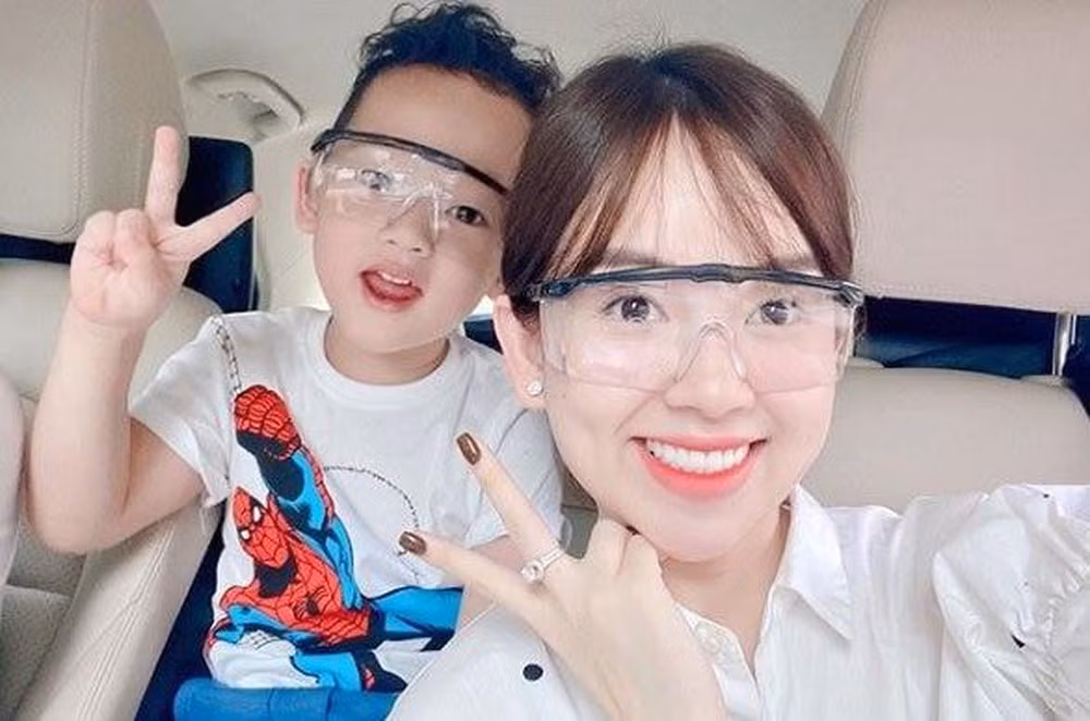 Hiện tại, Ly Kute có cuộc sống cực hạnh phúc bên con trai. Việc kinh doanh của hot girl cũng thuận lợi.
