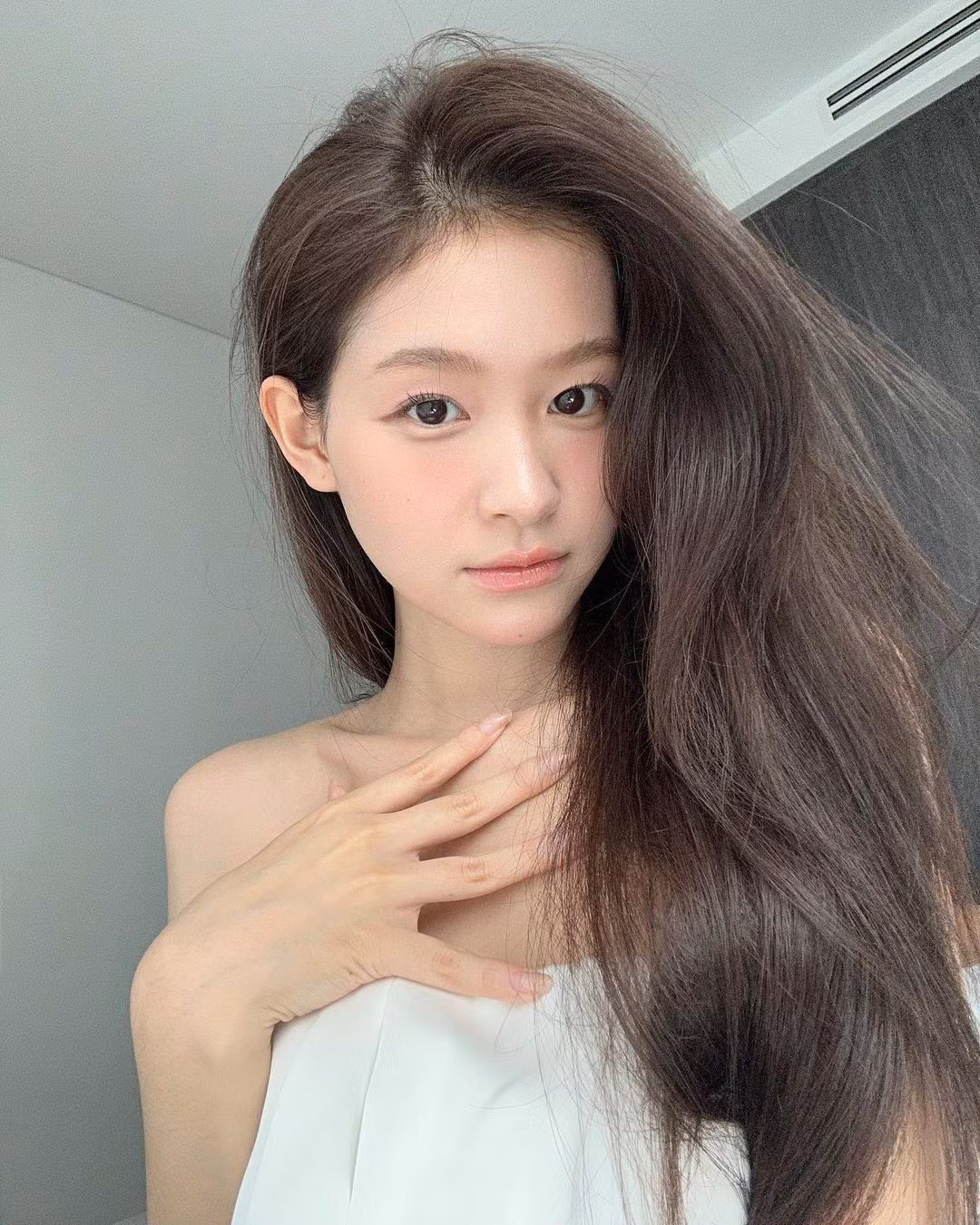 Đáp lại, cô nàng bày tỏ: "Em đã từng rất tự ti về cái giọng của mình, nhưng mà về sau thì em nghĩ là mỗi người sẽ có những thứ chúng ta không thể thay đổi được, thế nên là em sẽ chuyển biến cái giọng của em thành một cái signature của em".
