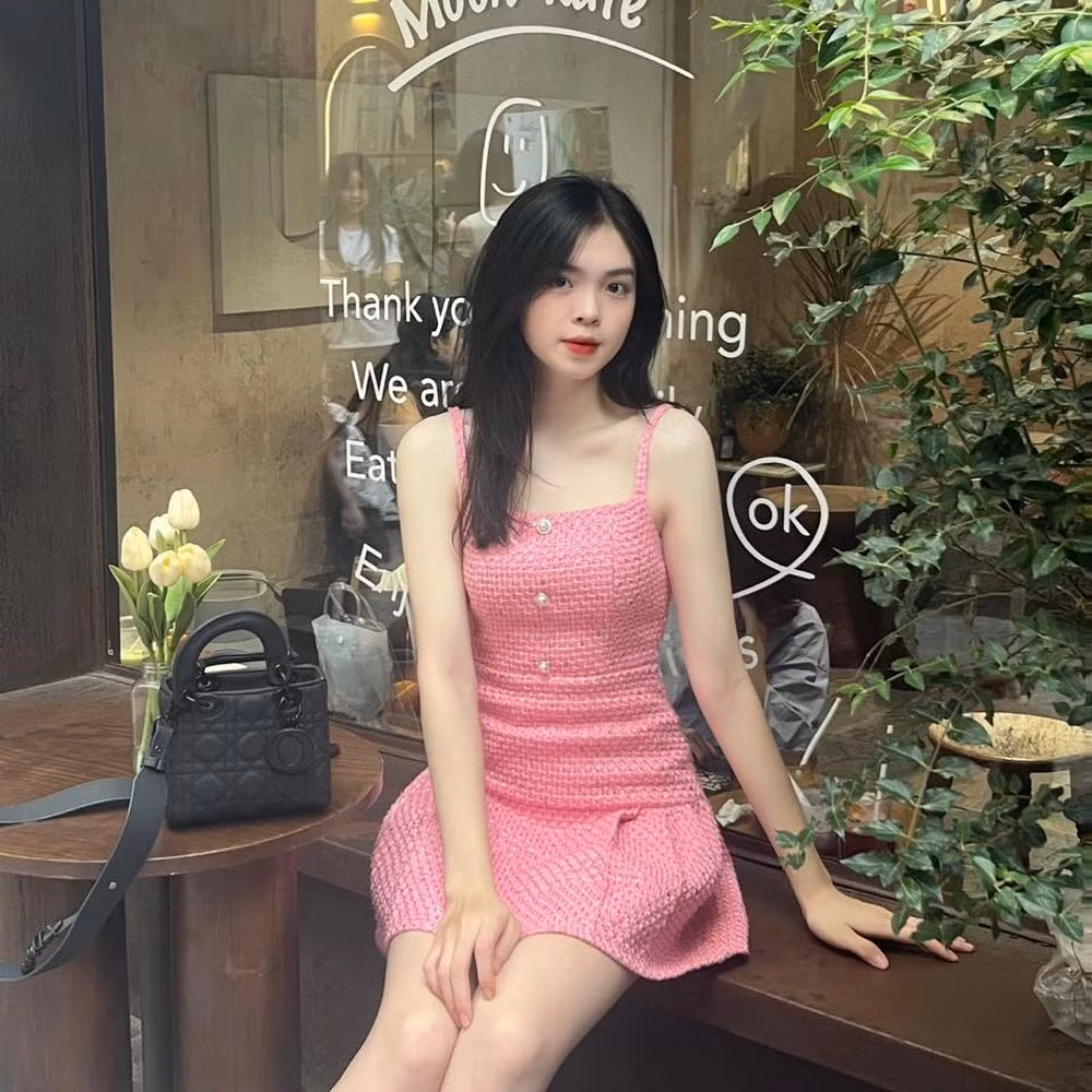 Huyền Trang sinh ra trong gia đình có truyền thống thể thao, bắt đầu chơi bóng chuyền từ năm 15 tuổi.