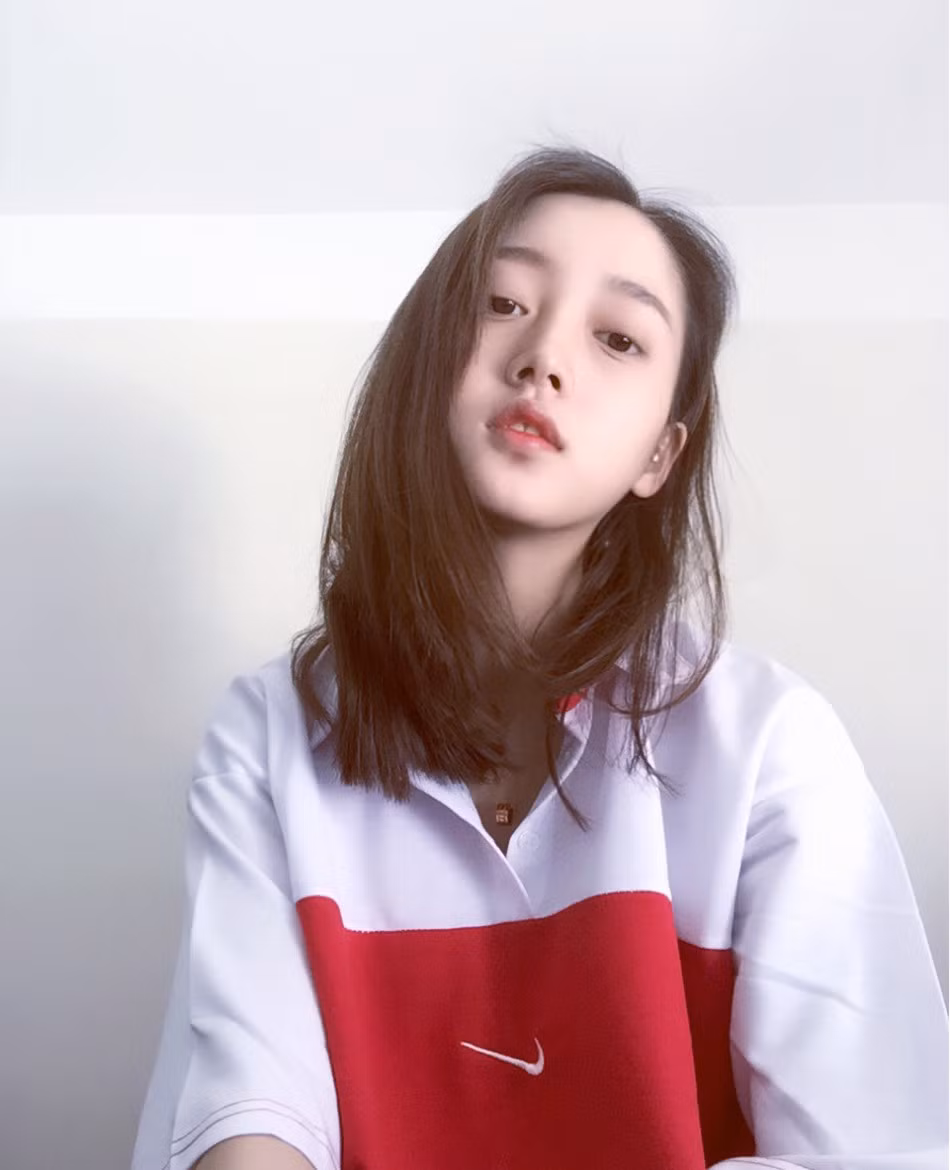 Những hình ảnh của cô nàng hoa khôi giảng đường đăng tải trên trang cá nhân dù nghịch ngợm, ngổ ngáo hay sang chảnh thì vẫn luôn nhận được vô vàn lời khen ngợi từ cộng đồng fan của mình.