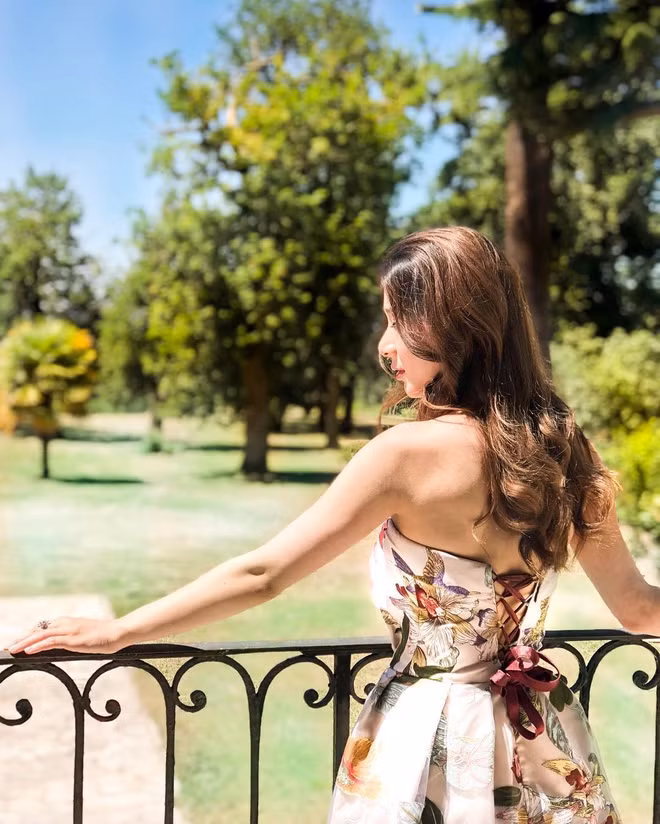 Tuy nhiên, Jocelyn từng nhiều lần khẳng định cô không muốn được mọi người ưu ái chỉ vì gia thế, mà muốn tự lực phát triển sự nghiệp trong làng giải trí.