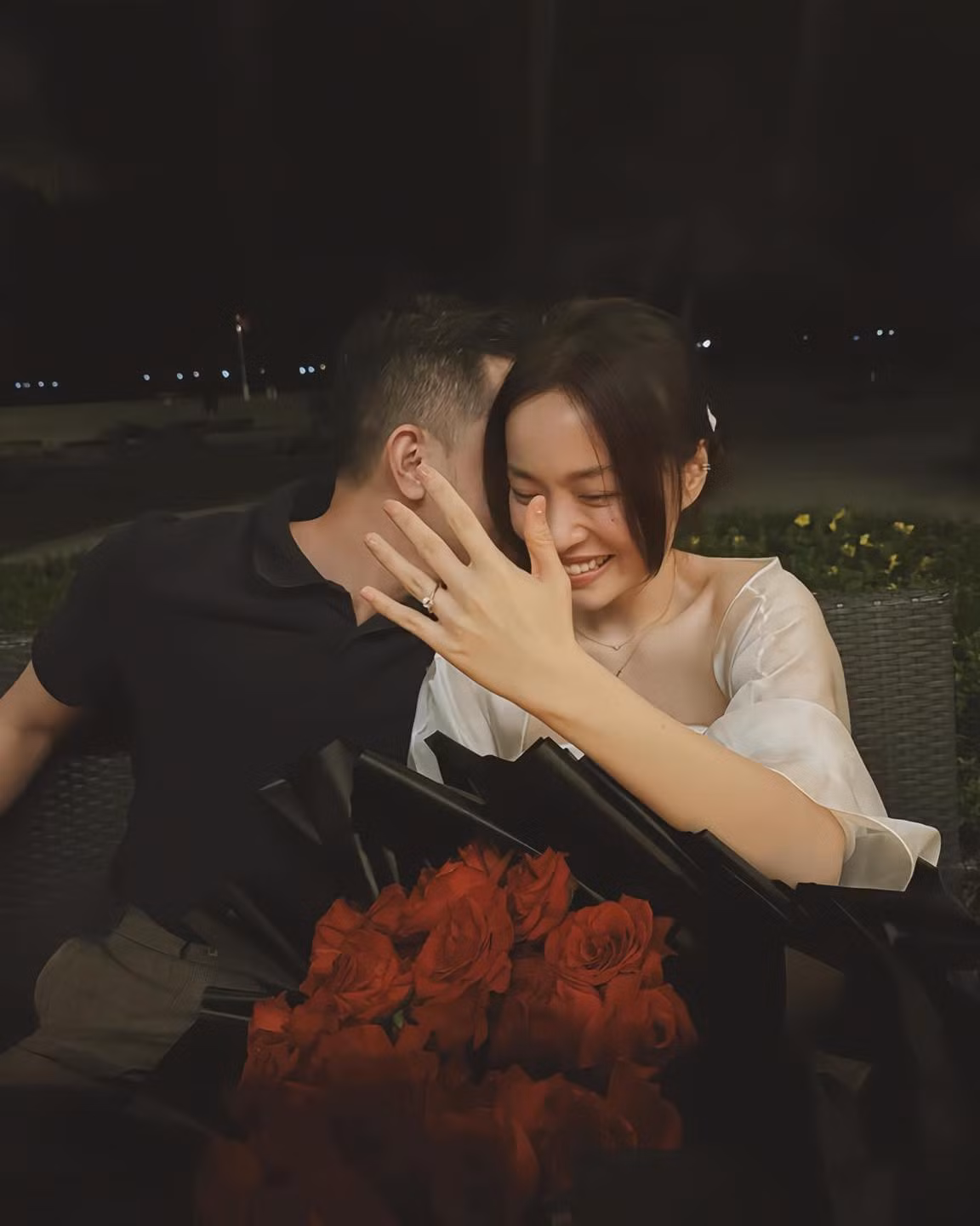 Nhan sắc người đẹp được cơ trưởng nổi nhất Việt Nam cầu hôn Nhan sac nguoi dep duoc co truong noi nhat Viet Nam cau hon