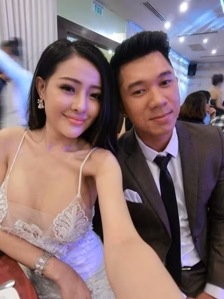 Chuyện tình của nàng "hot girl ngực khủng" cùng ca sĩ Lương Bằng Quang cũng khiến người hâm mộ ngán ngẩm. Sau khi chia tay, cả hai lên livestream và mạng xã hội kể xấu lẫn nhau. Không chỉ vậy, Ngân 98 còn bị tố thuê nhà quỵt tiền và ở bẩn như bãi rác.