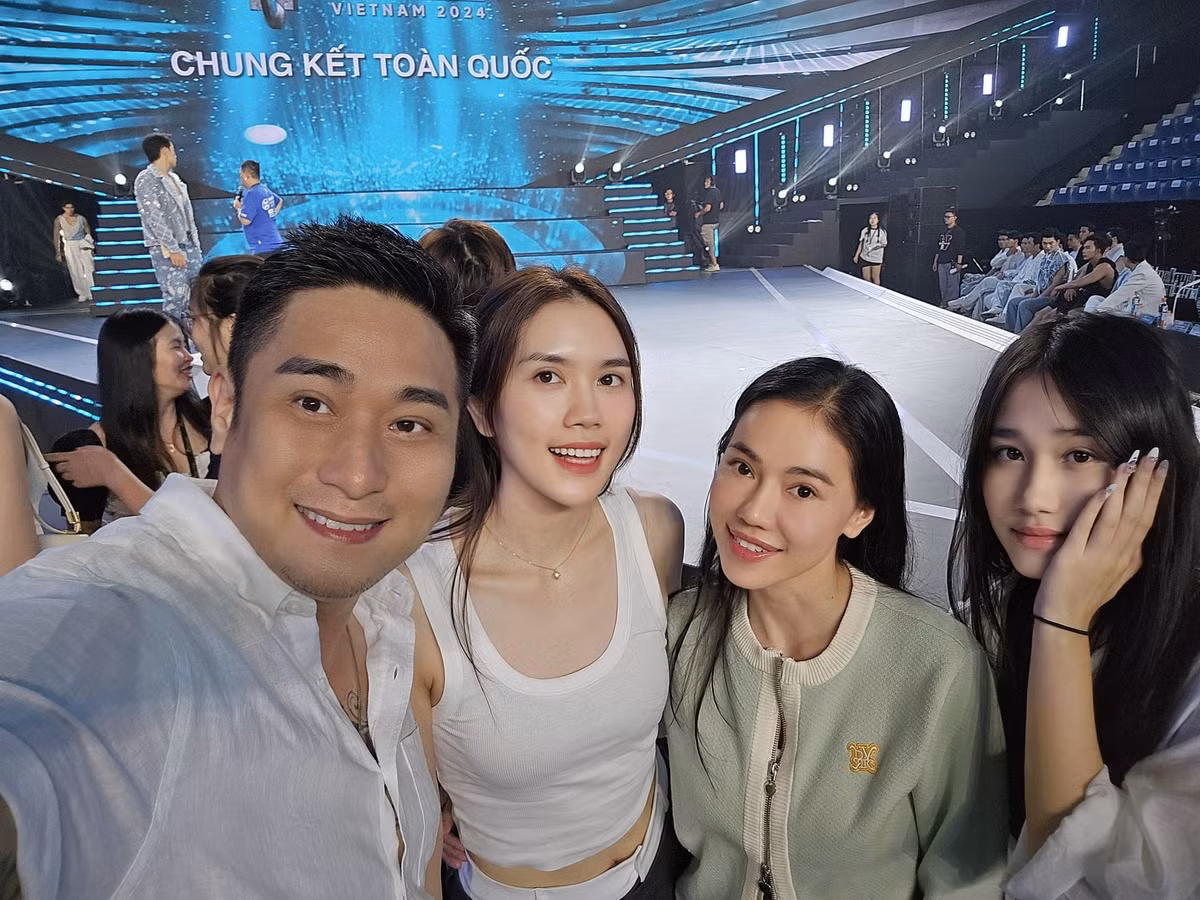 Từ nhỏ, cô bé đã được nhiều người đặt cho biệt danh 'tiểu mỹ nhân' nhờ nét đẹp của cả bố lẫn mẹ.