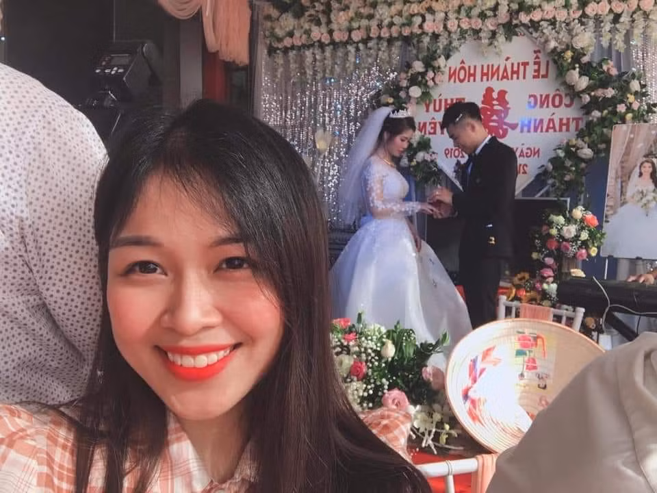 Di an dam cuoi nguoi yeu cu, co gai bi “nem da” vi hanh dong nay