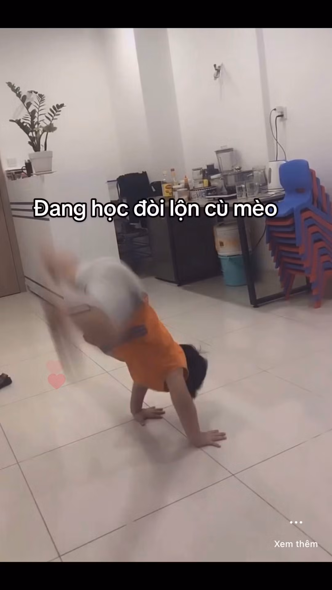 Nhiều người cho rằng vì cô giáo vui tính nên mới được các em thoải mái, yêu mến như vậy