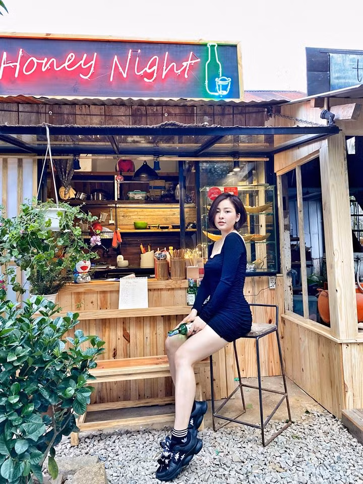Còn dòng trạng thái đầy ẩn ý đi kèm kia, có lẽ cũng là do cô thấy hay hoặc muốn "thả thính" người hâm mộ một chút.