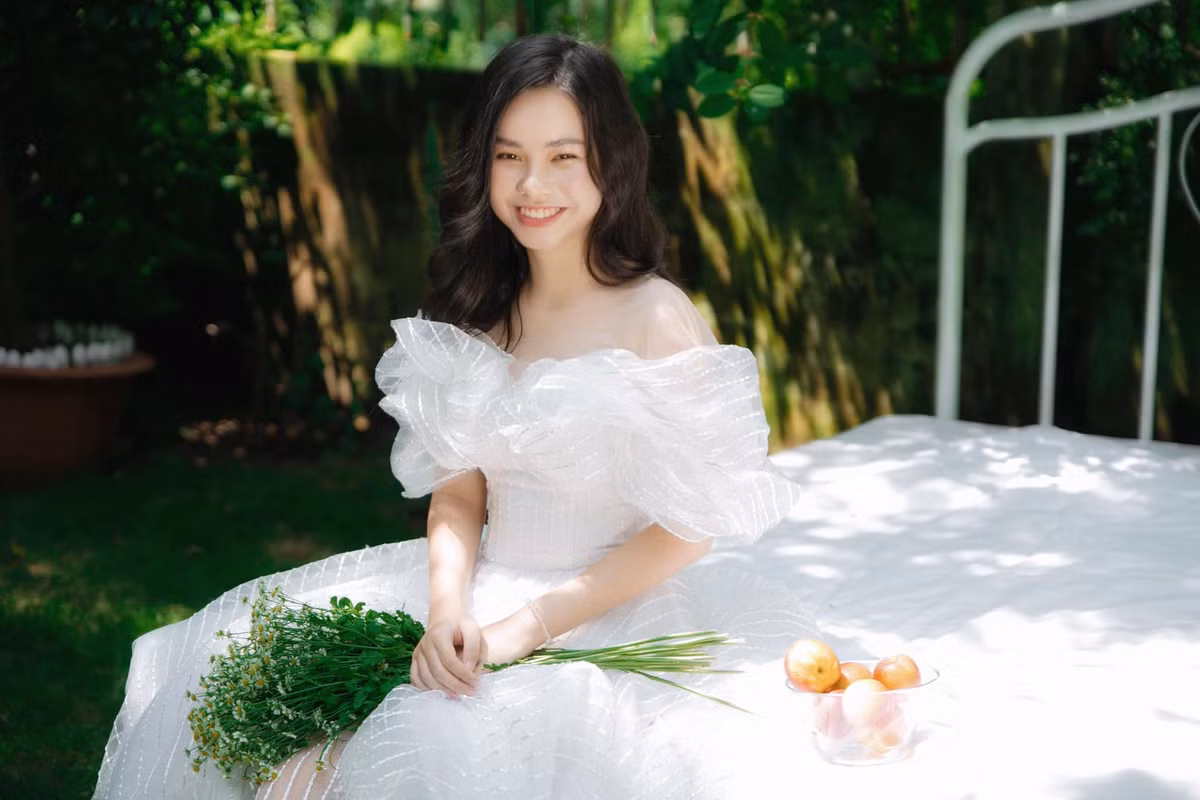 Sau nửa năm, dân mạng ngỡ ngàng với vẻ ngọt ngào của “vợ ba” Trà My Sau nua nam, dan mang ngo ngang voi ve ngot ngao cua “vo ba” Tra My