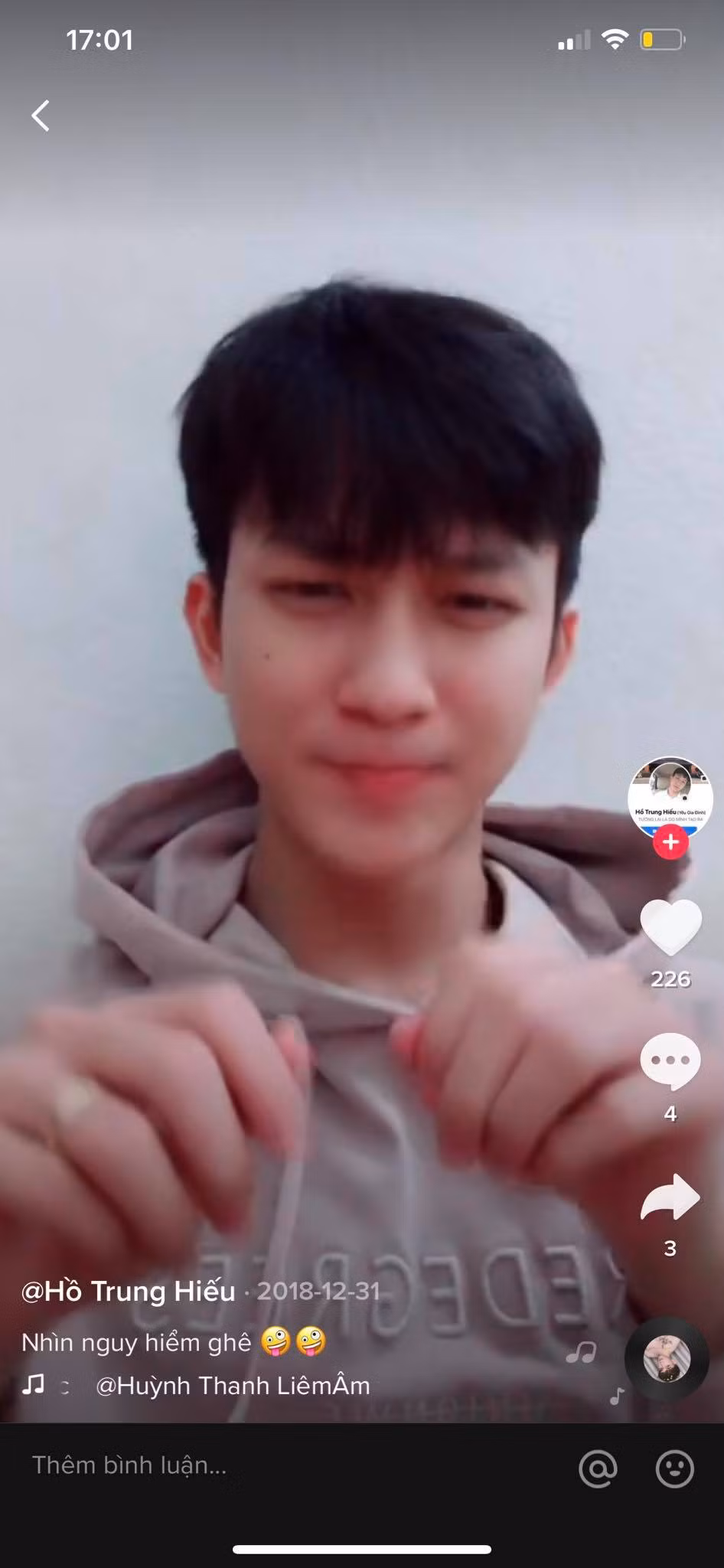 Không chỉ trên Facebook, Trung Hiếu còn rất được quan tâm trên Tiktok. Mỗi video của anh chàng thu thút lượng xem và "thả tim" lớn.