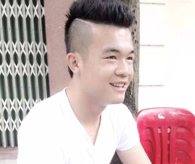 Thịnh luôn chỉn chu vẻ bề ngoài khi ra đường nên anh thường hút mắt phái đẹp. Ở Nghệ An, anh từng không ít phen “khốn khổ” vì các fan nữ theo đuổi, bày tỏ tình cảm.