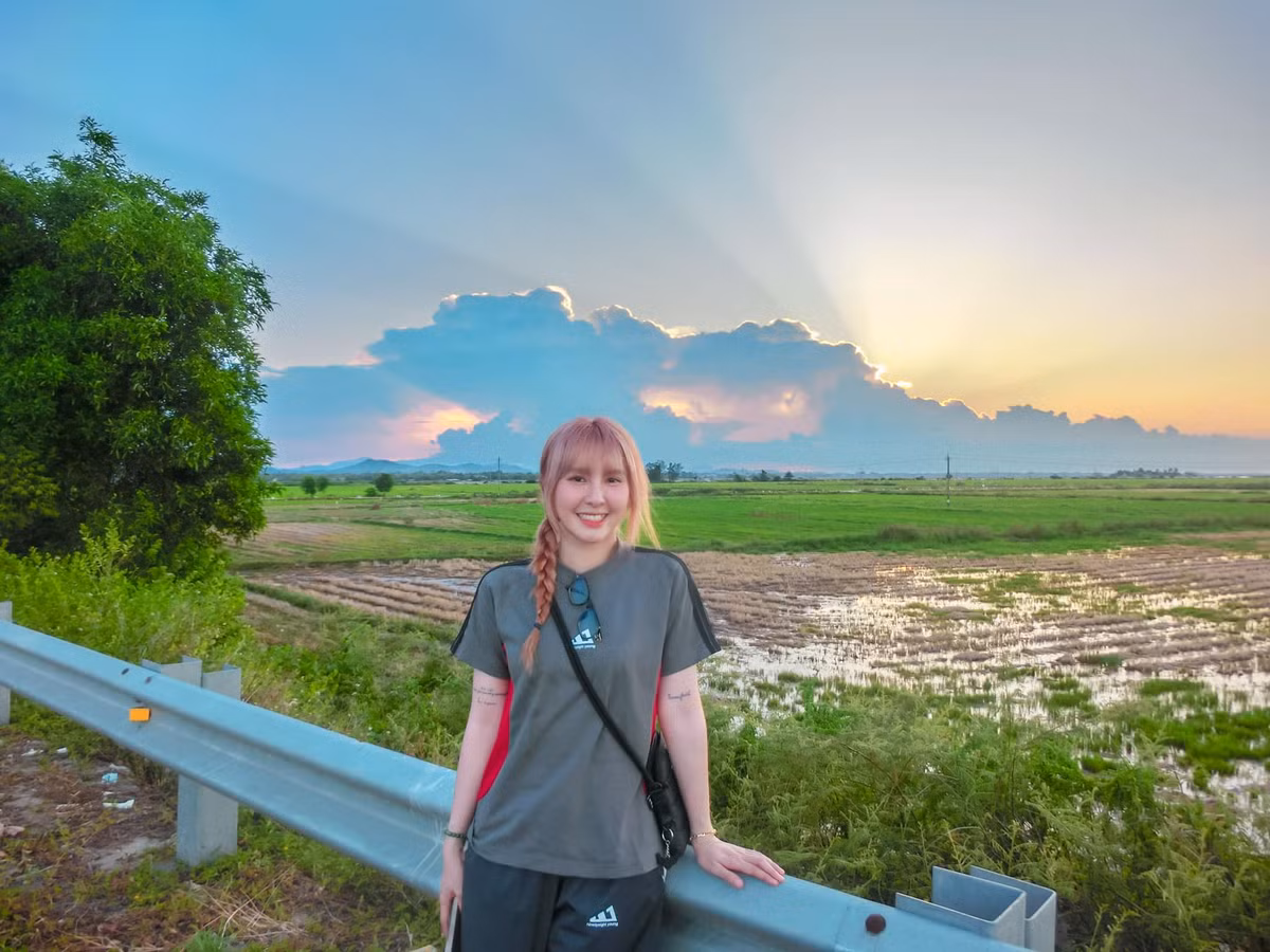 Trước khi công khai với bạn trai hiện tại, Trước đó, nữ streamer xinh đẹp từng có khoảng thời gian cực đẹp với 2 chàng "phi công". Đó là Feri - streamer sinh năm 2000 và BoyTi (2002). Được biết Ngân Sát Thủ và BoyTi quen nhau qua game.