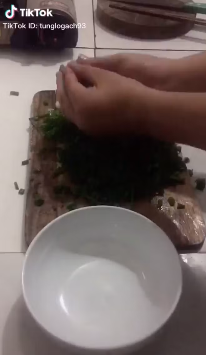 Hành ngập ngụa thế này chắc khiến team ghét hành phải chết ngất vì mùi vị của nó.