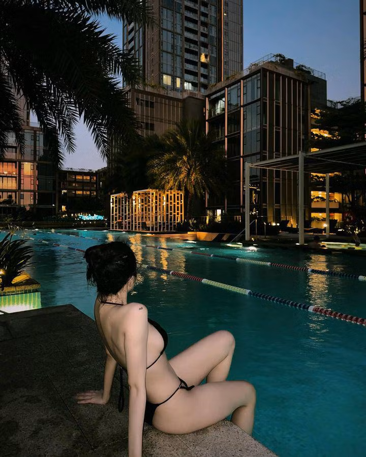 Ở thời điểm hiện tại, Trâm Anh vẫn giữ được 1 vóc dáng thon gọn khiến nhiều người mê đắm.