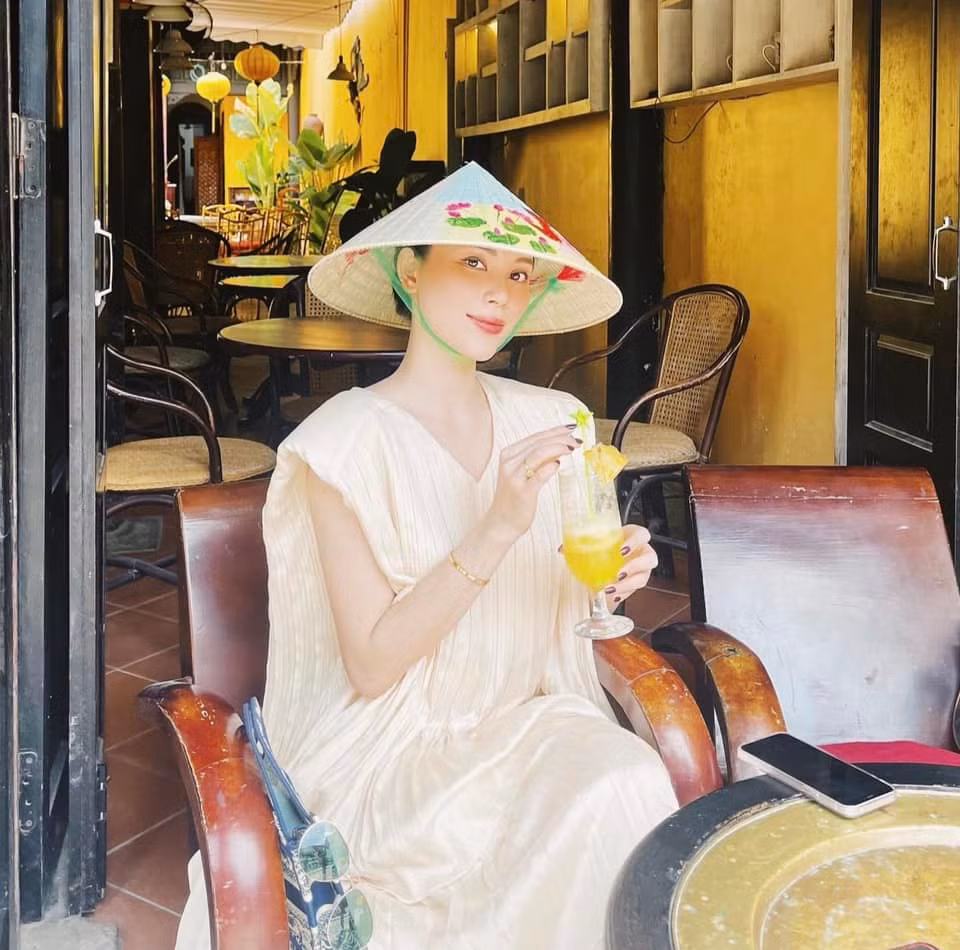 Nhiều người mong rằng trong thời gian tới, Linh Rin sẽ có thể chia sẻ nhiều hơn về hình ảnh của con gái. Bởi không ít người dự đoán với gia thế khủng cùng diện mạo đáng yêu, xinh xắn, cô bé sẽ được rất nhiều người yêu quý, là một "idol" nhí đầy tiềm năng.