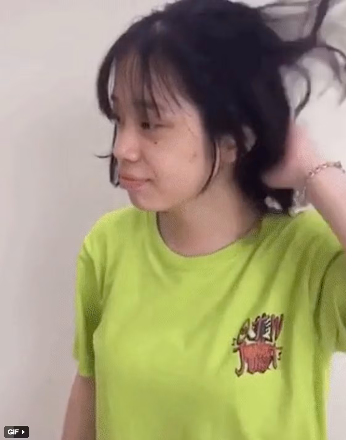 Cũng chính nhờ sự biến hoá quá đỉnh nên hot girl Tik Tok này mới thu hề hàng trăm ngàn lượt theo dõi như hiện tại.