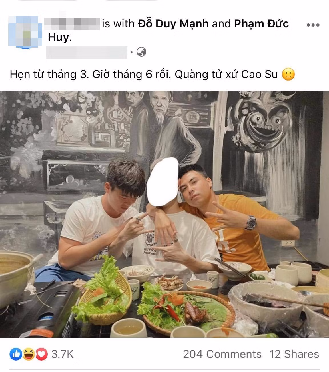 Theo nhiều ý kiến, hai vợ chồng xích mích thì "đóng cửa bảo nhau", đăng đàn lên mạng xã hội rồi việc xảy ra tin đồn là không tránh khỏi.