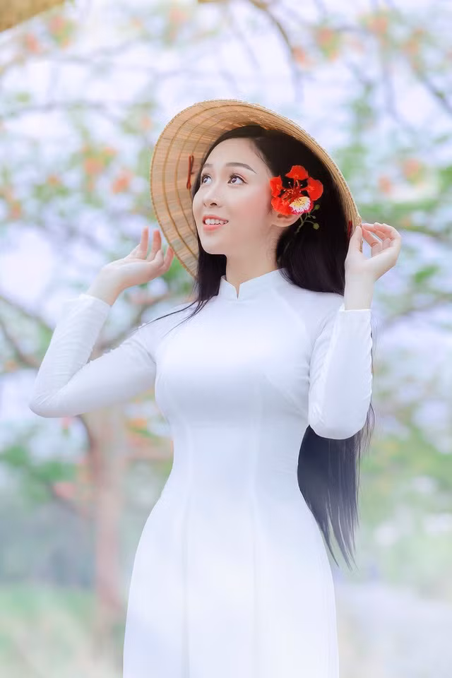 Mỹ Chi cho biết hiện tại cô nàng vẫn ưu tiên việc học hành là trên hết.