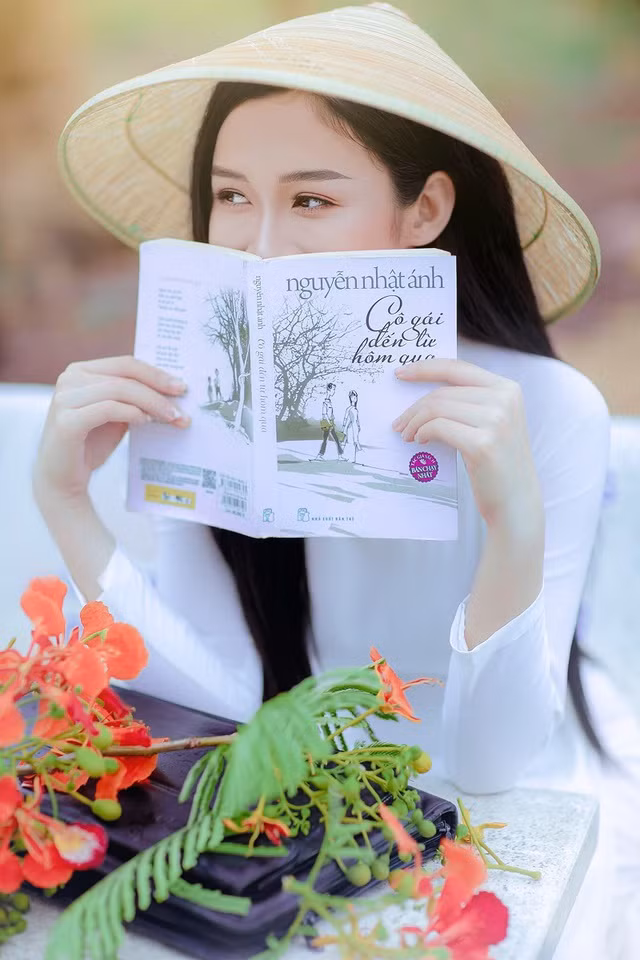 Từng tham dự Miss Áo dài nên mỗi khi khoác trên mình bộ trang phục truyền thống này, Mỹ Chi đều có cảm giác rất lạ, tự hào và cũng vô cùng hạnh phúc.