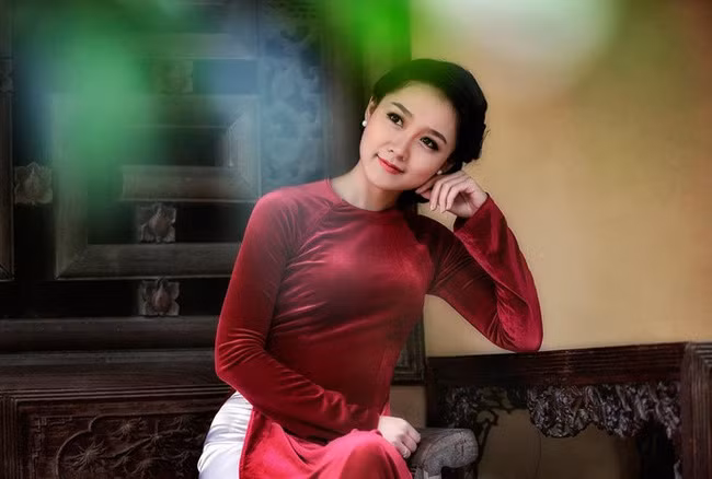 Không chỉ làm MC, BTV, Thu Hà còn thử sức với nghiệp diễn xuất. Cô từng tham gia một số bộ phim như: Nhật ký Vàng Anh, Mùa thu không cô đơn, Trần Thủ Độ,...