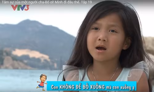 Còn bé Chíp thì quá thương bố nên bé quyết tự lập bơi ra thuyền để lấy cơm cho bố.