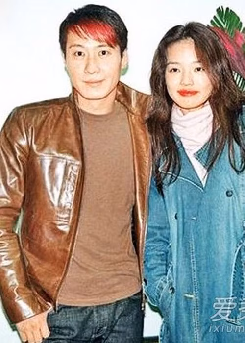  Thư Kỳ và Lê Minh: Năm 1998, Lê Minh công khai yêu Thư Kỳ, mặc cho quá khứ đóng phim cấp ba của người đẹp. Nhưng họ sớm chia tay vì gia đình tài tử nổi tiếng phản đối.