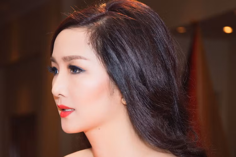 Theo người đẹp chia sẻ, để có được nhan sắc ngọt ngào trẻ trung, cô tập cho mình thói quen ngủ và dậy sớm.