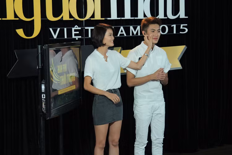 Không ít tình huống dở khóc dở cười đã xảy ra. Nhiều cặp đôi lúng túng dẫn chương trình nhưng cũng có những thí sinh thể hiện sự tự tin trước ống kính.