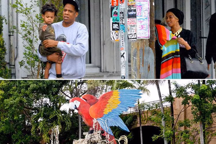 Sinh nhật lần thứ 2 của Blue Ivy cũng hoành tráng không kém lần trước đó. Được biết, Beyonce và Jay Z đã thuê toàn bộ khu công viên hoang dã Jungle Island và vườn thực vật tại Miami. Chi phí được ước tính lên đến hàng ngàn đô la. Có thể thấy, bé Blue Ivy rất được bố mẹ cưng chiều.