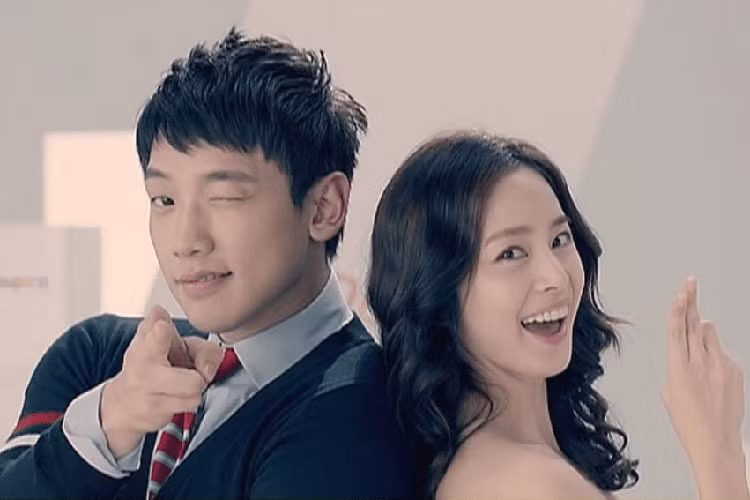 Chuyện tình của Bi Rain - Kim Tae Hee cũng được hai bên gia đình hết sức ủng hộ. Trong một bài phát biểu gần đây, bố của nam tài tử bày tỏ mong muốn Kim Tae Hee sớm trở thành con dâu.