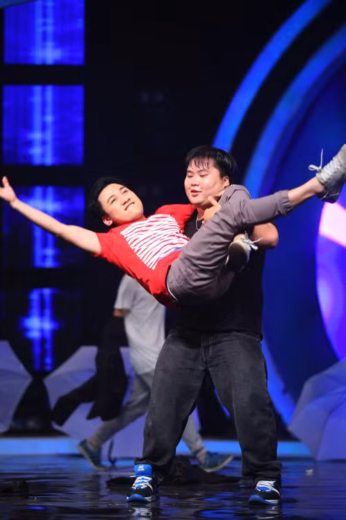 Lam Vinh Hai hat rock – Thuy Top can dam du day-Hinh-11