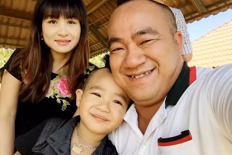 Năm 2010, Hiếu Hiền kết hôn với Thùy Liên. Hai năm sau, bà xã của anh hạ sinh con trai đầu lòng được đặt tên là Hiếu Nhân. Mới đây, anh cũng chia sẻ thông tin vợ anh đang mang bầu lần 2.