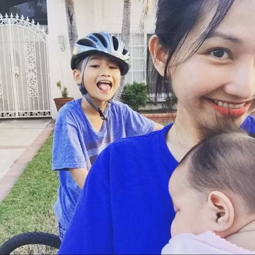 Từ khi lấy chồng, Kim Hiền không ngại ngần khoe hạnh phúc viên mãn. Nhất là thời gian gần đây, Kim Hiền liên tục khoe con gái trên cá nhân để chia sẻ cùng mọi người.