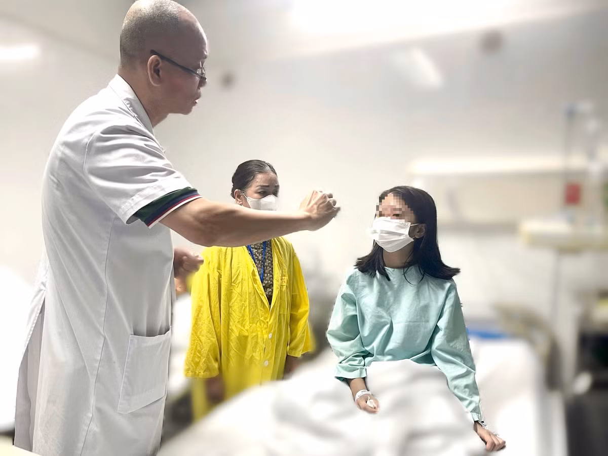 Bác sĩ "giật mình" vì nữ sinh 14 tuổi tự tiêm filler nâng mũi - Hình 2 Bac si