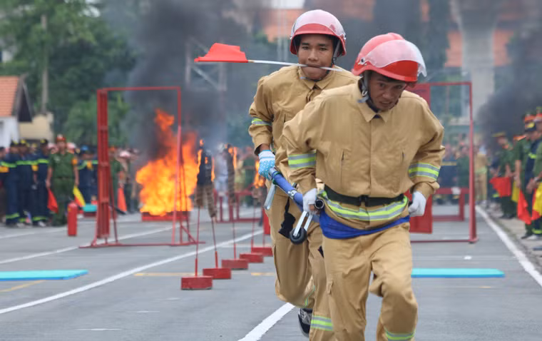 Lãnh đạo BCA và TPHCM đánh giá cao thao tác nhanh nhạy, không kém phần chuyên nghiệp của các đơn vị dân phòng, cơ sở trong việc phòng cháy và chữa cháy.
