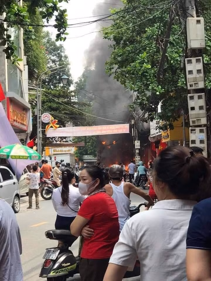 Ngay sau khi gây án Huy đã bị cơ quan chức năng bắt giữ. Hiện nguyên nhân vụ cháy 4 ngôi nhà ở Vĩnh Phúc đang được cơ quan chức năng điều tra, làm rõ.