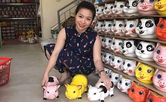 Theo Công an huyện Gia Lâm, hơn 40 người ở nhiều tỉnh, thành phố đã gửi đơn báo bị Ngân "gốm" lừa đảo số tiền lớn. Cá nhân tố bị chiếm đoạt tài sản nhiều nhất là hơn 200 triệu đồng. Cơ quan điều tra đã thu thập nhiều chứng cứ liên quan vụ án. Bị can cũng thừa nhận chiếm đoạt tổng số tiền hơn 500 triệu đồng của các bị hại. 
