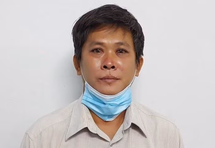  Đánh cảnh sát khi bị phát hiện tụ tập ăn nhậu: Lê Văn Nhân (42 tuổi, trú TP Hồng Ngự, tỉnh Đồng Tháp) bị lực lượng chức năng phát hiện khi cùng 3 người khác ăn nhậu, ông Nhân lăng mạ, đánh 2 cán bộ trong tổ công tác. Ngày 3/9, Nhân bị Công an TP Hồng Ngự bắt tạm giam.