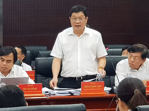Trước đó, ông Trần Phước Sơn giữ các chức vụ Phó Giám đốc Sở Kế hoạch và Đầu tư, Giám đốc Sở Kế hoạch và Đầu tư, Phó Chánh Văn phòng UBND TP Đà Nẵng. 