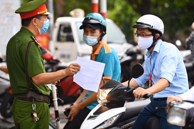 Tu 8/9, ra vao vung 1 o Ha Noi phai co giay di duong moi