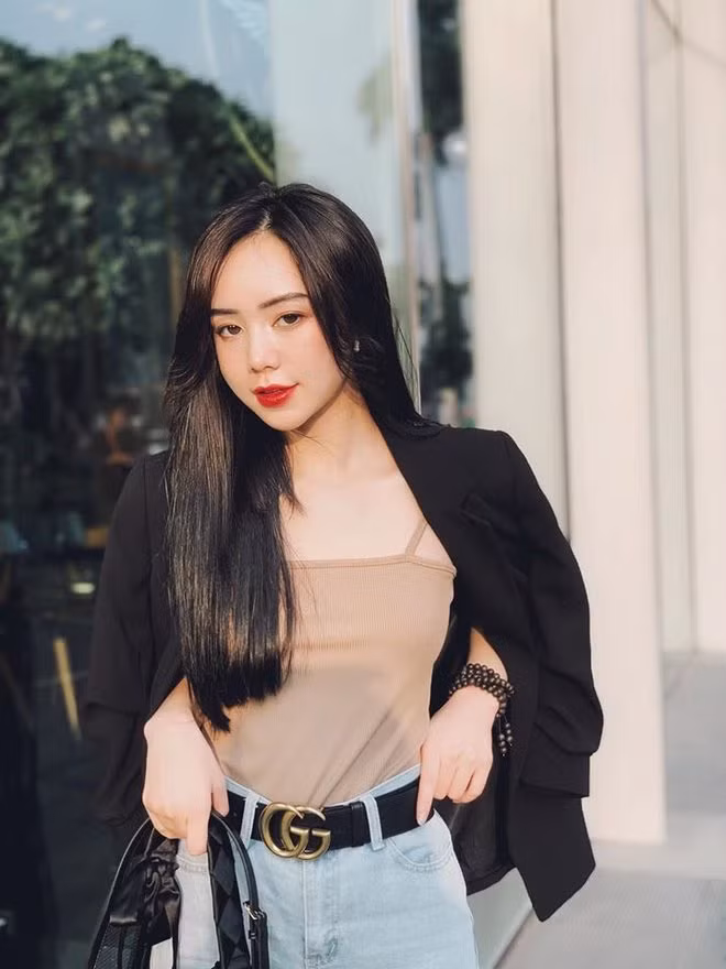Chiếc vòng tay trầm hương 108 hạt là món đồ cô nàng rất yêu thích, được biết Quỳnh Kool là người rất hướng Phật, cô chăm chỉ đi lễ, công đức cho nhà chùa và tự chiêm nghiệm Phật pháp.