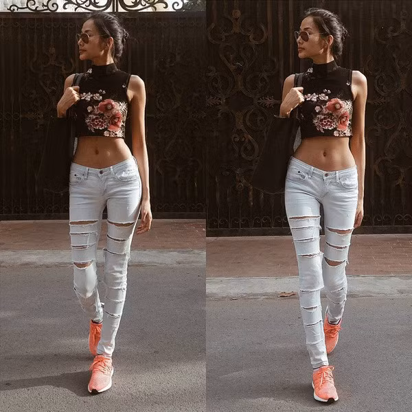 Cô nàng kết hợp với áo croptop khoe vòng eo con kiến và đôi chân dài miên man khiến người hâm mộ lác mắt.
