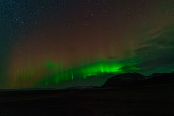 Bắc cực quang ‘nhuộm xanh’ bầu trời Iceland - Hình 4 Bac cuc quang ‘nhuom xanh’ bau troi Iceland-Hinh-4